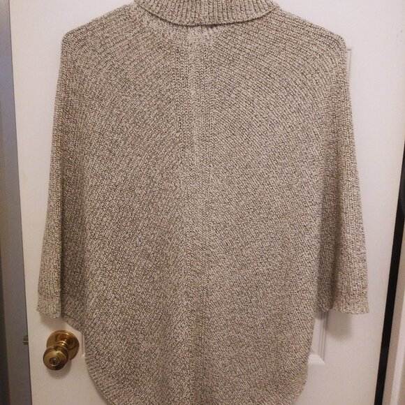 Roots Snowy Owl Poncho - Picture 2 of 3